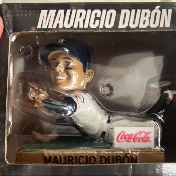 Mauricio Dubón Gold Glove Bobblehead - Picture 6 of 6